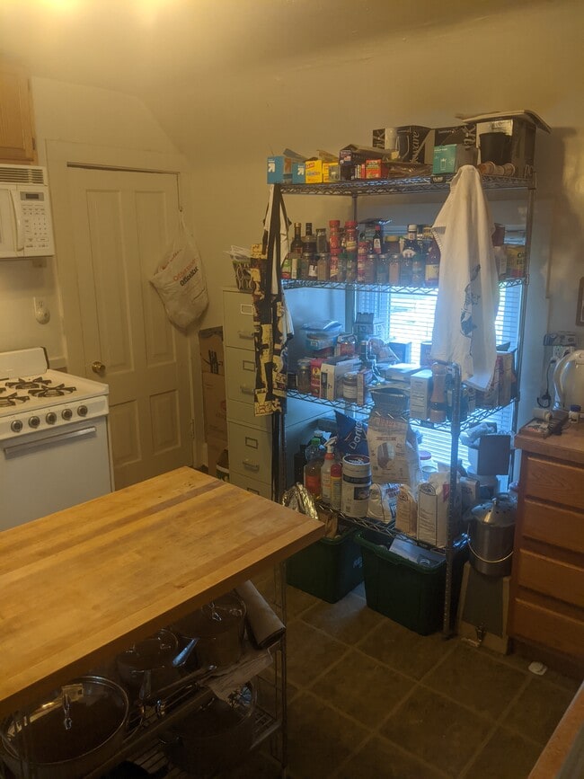 Building Photo - 2303 Pierce St NE