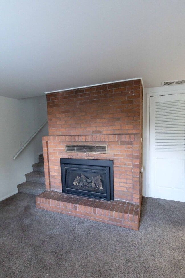 Building Photo - Ski season special, Month to month or 6 month lease- Cute Secluded Cabin In Eden for Rent