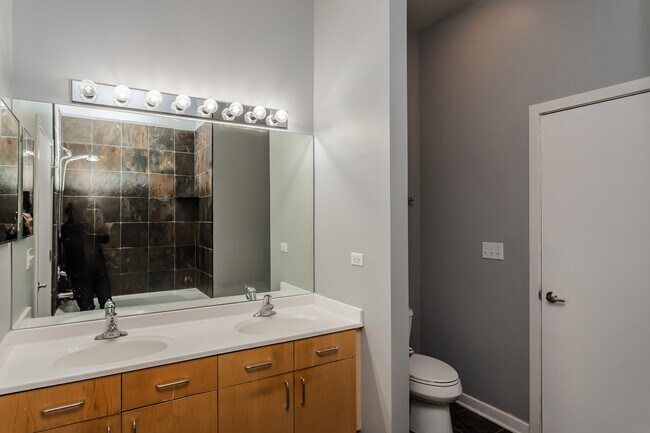 Building Photo - 4537 S Drexel Blvd