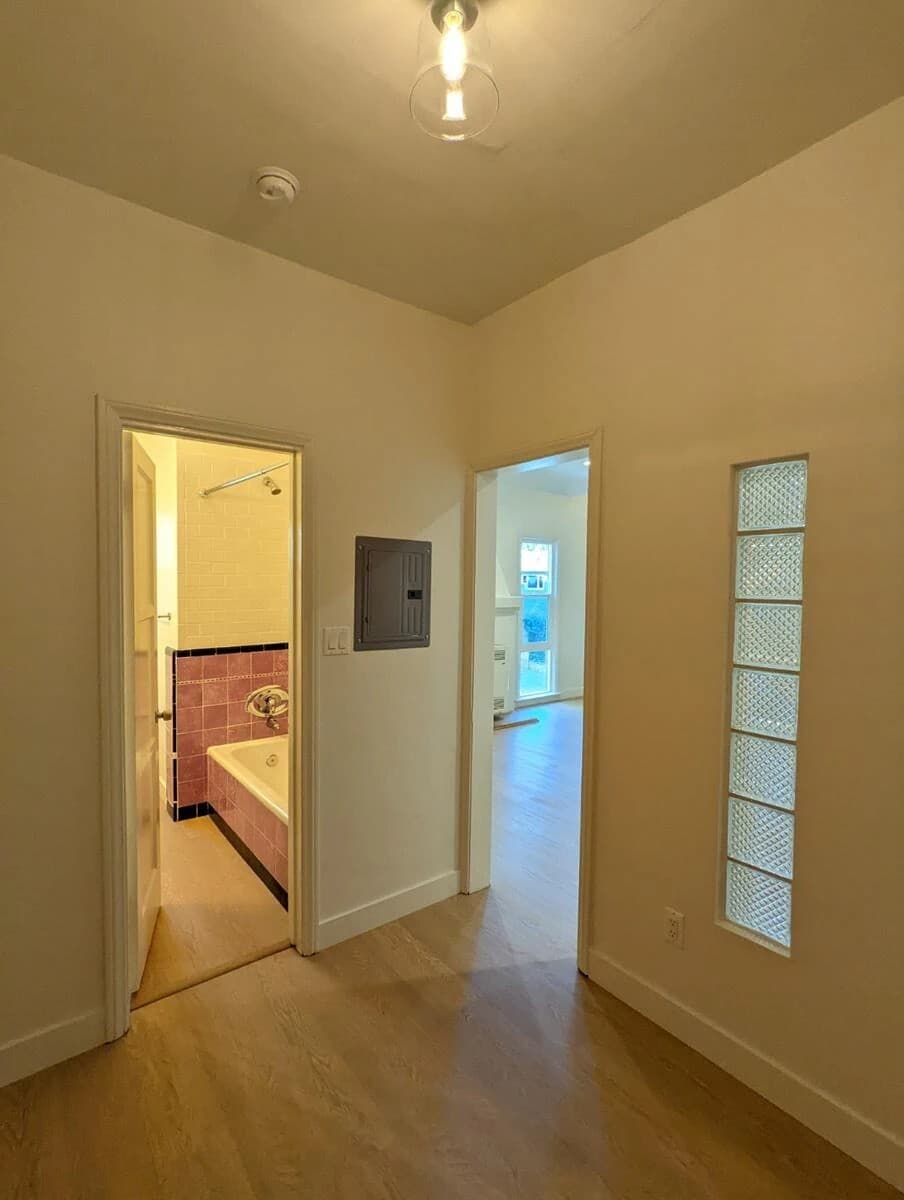 Building Photo - 559 Normandie Ave
