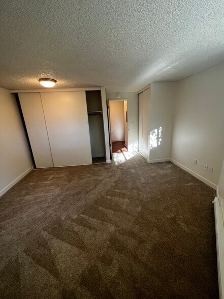 Building Photo - 8585 SW Canyon Ln
