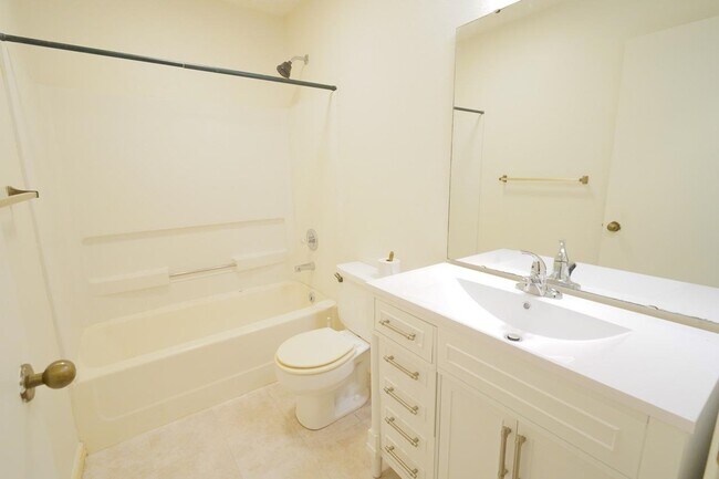 Building Photo - 2335 Parrot Ln