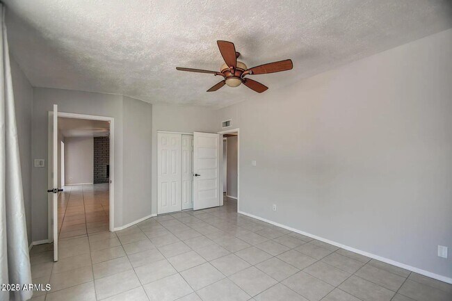 Building Photo - 1612 E Gaylon Dr