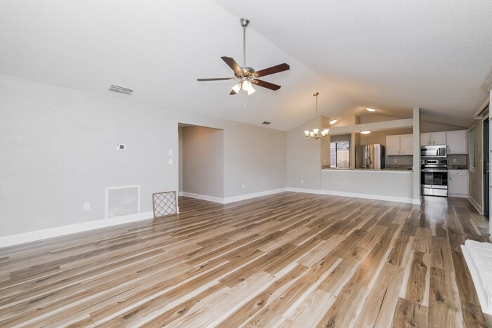 Building Photo - 5811 Silvermoon Ave