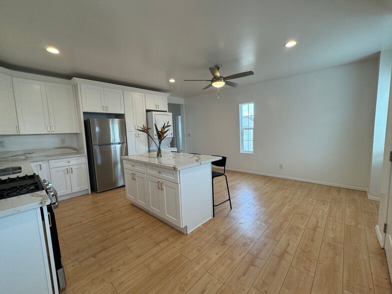 Kitchen area - 7529 La Salle Ave