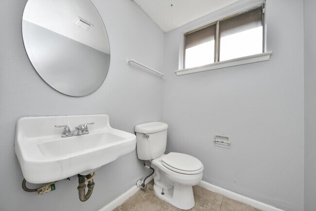 Building Photo - 3806 Charriton Dr