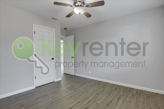 Building Photo - 8256 Manhart Dr