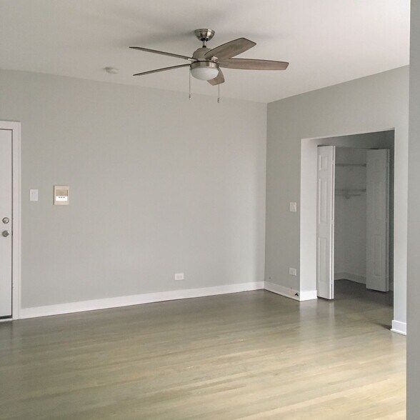 Building Photo - 429 W Surf St