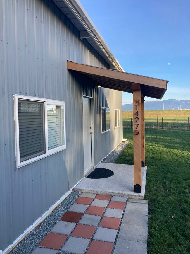 Building Photo - 14275 Avon Allen Rd