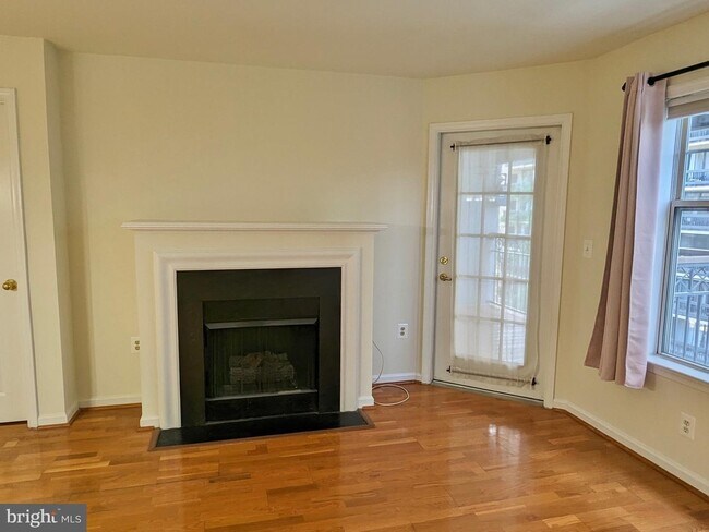 Building Photo - 5563 Seminary Rd