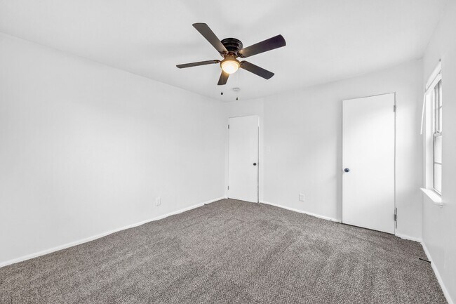 Building Photo - 27151 Farringdon Ave