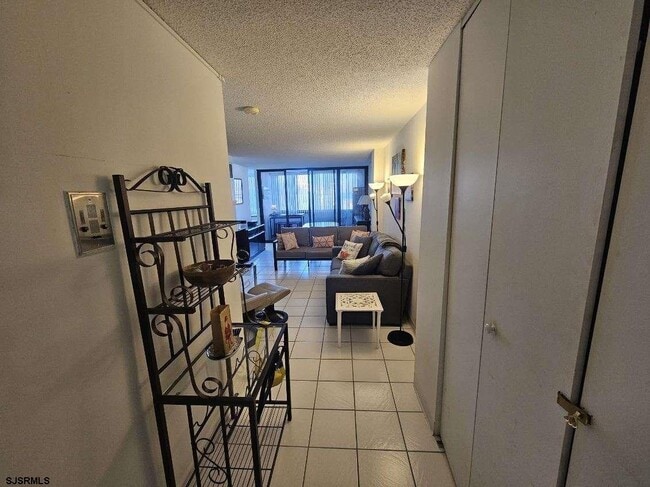 Building Photo - 111 S 16th Ave