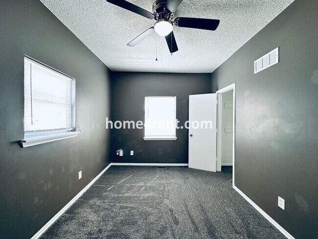 Building Photo - Updated 3 Bed, 2 Bath Ranch Home near Downtown Olathe!