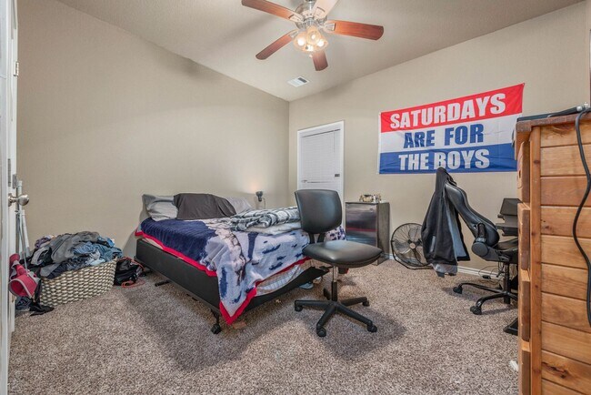 Building Photo - AUGUST 2026 PRE-LEASE!! 4/4 in University Heights