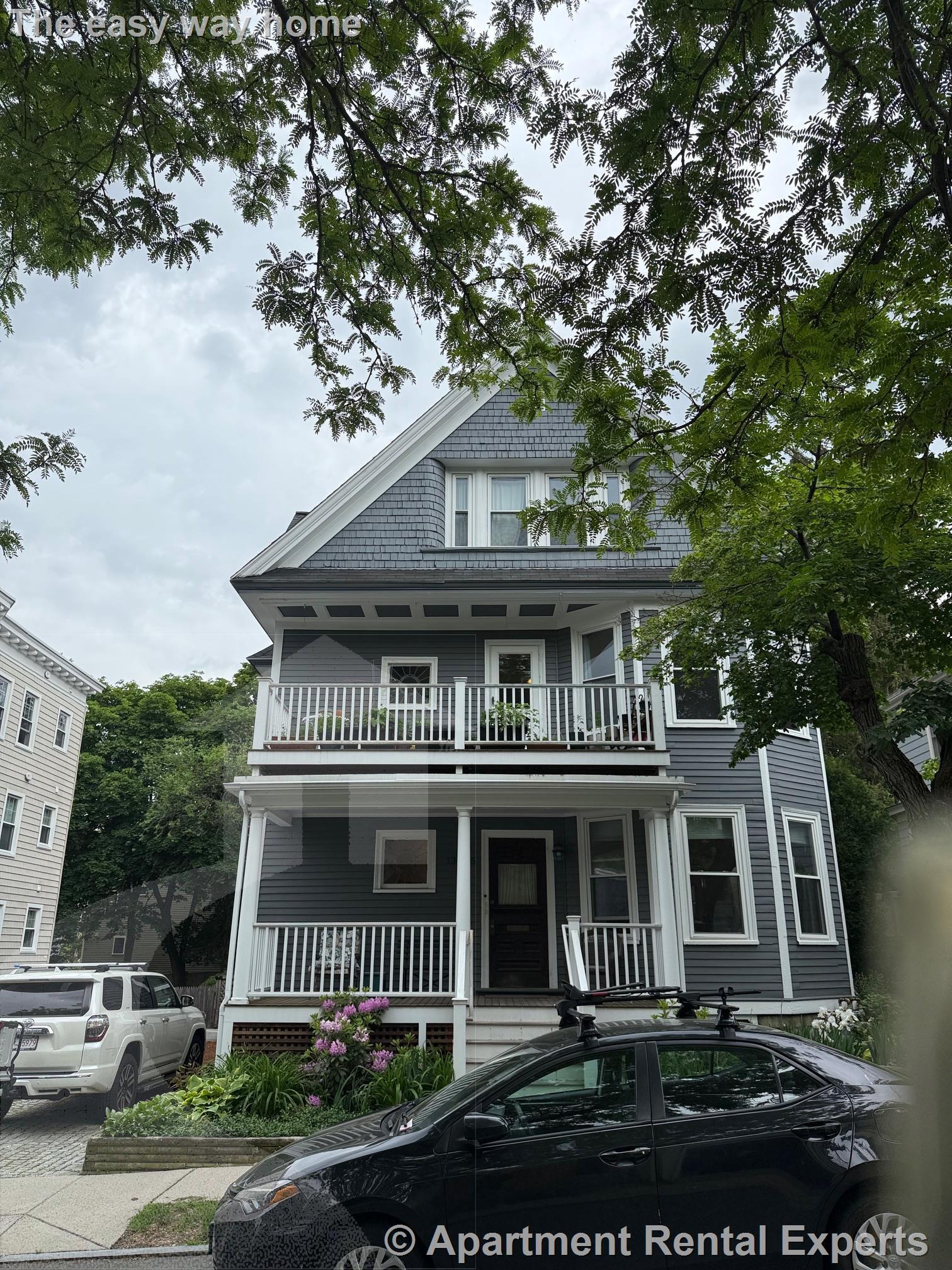 Building Photo - 13 Standish St