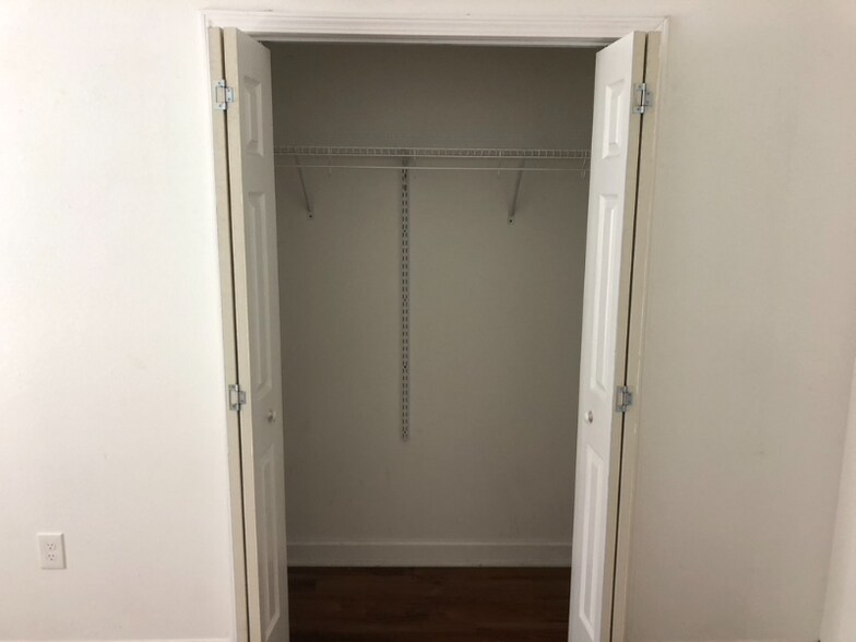 Building Photo - 418-420 Cir H Dr