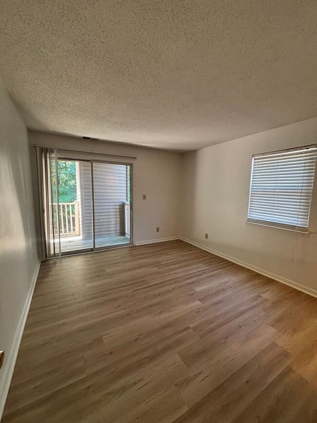 Building Photo - 562 Candle Ln
