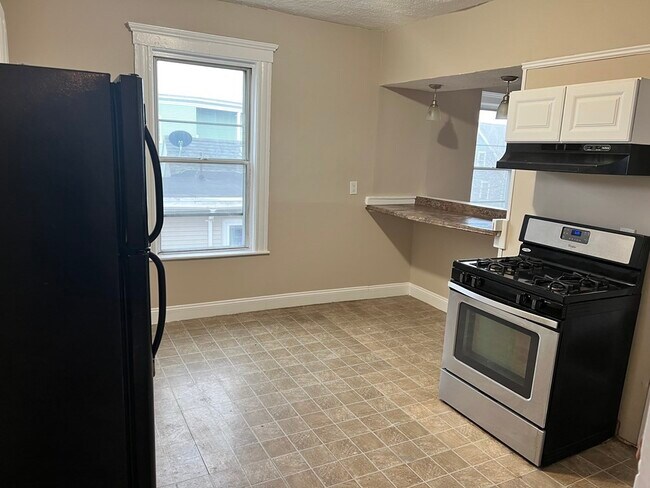 Building Photo - 31 Chestnut St