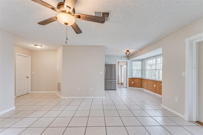 Building Photo - 5010 Larch Ln