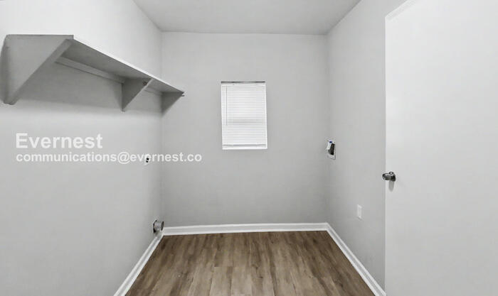 Building Photo - 1368 Alverado Way