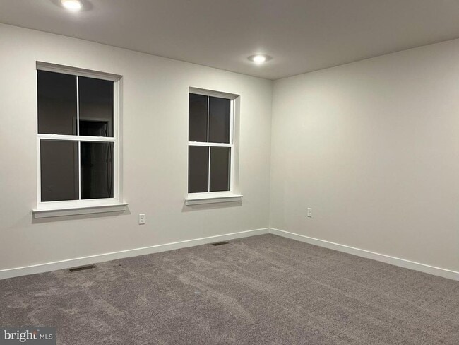 Building Photo - 507 Titanium St