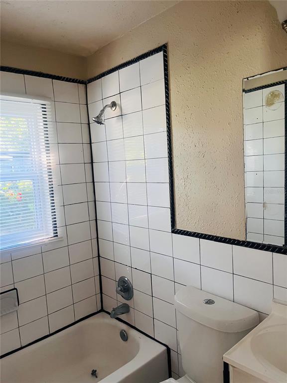 Building Photo - 76 Judith Ln