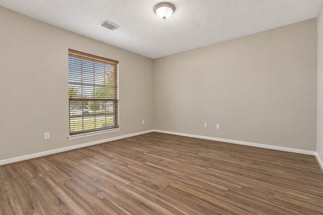 Building Photo - 3207 Hickory Knoll Dr