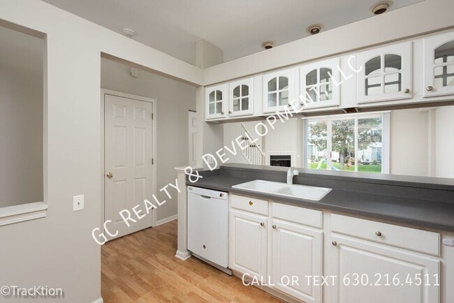 Building Photo - 712 Blossom Ct