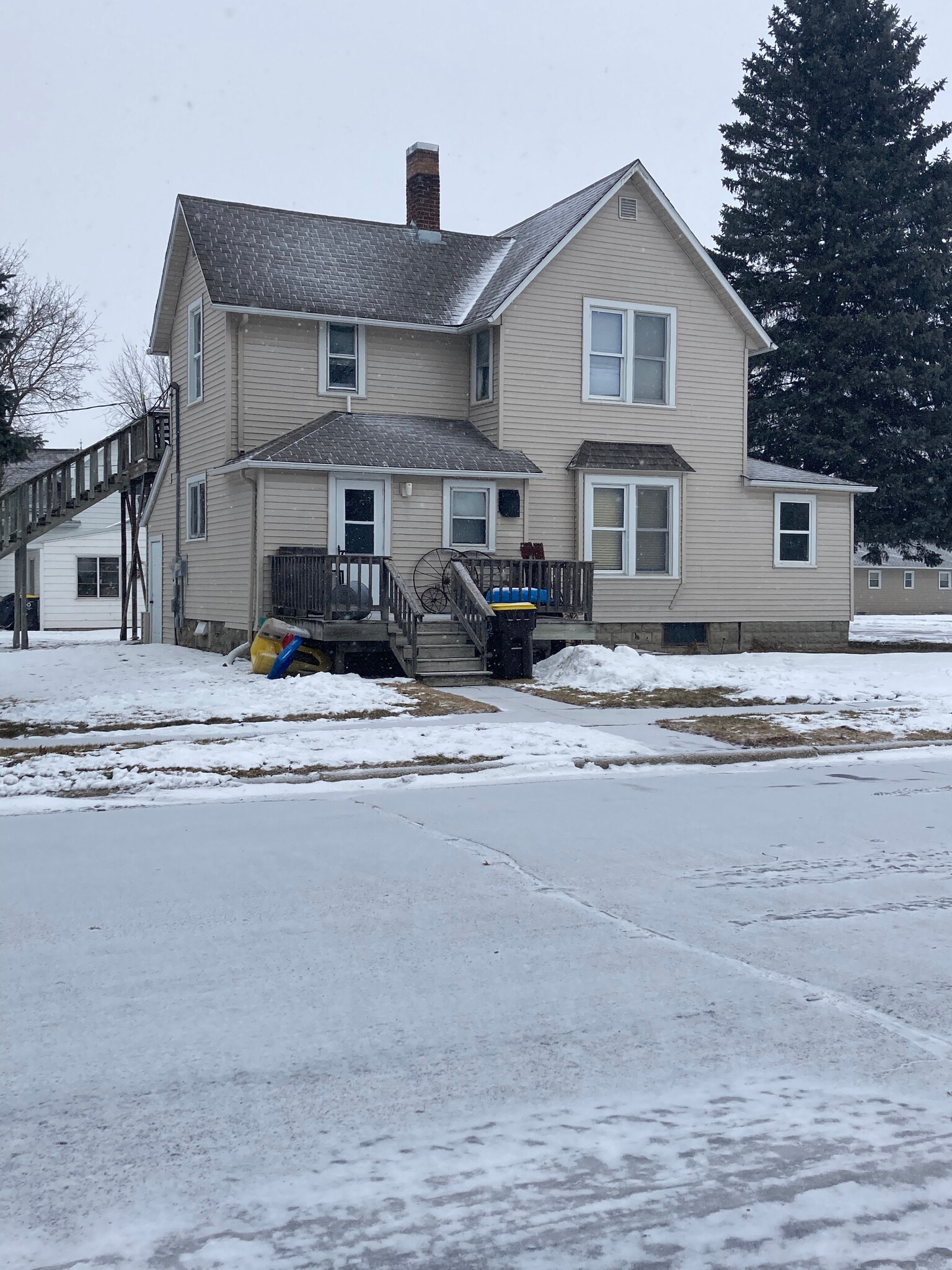 Building Photo - 101 Park St N