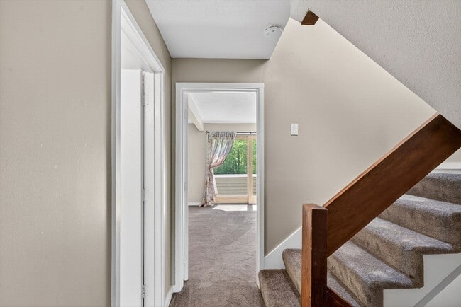 Building Photo - 35 Hazen Rd