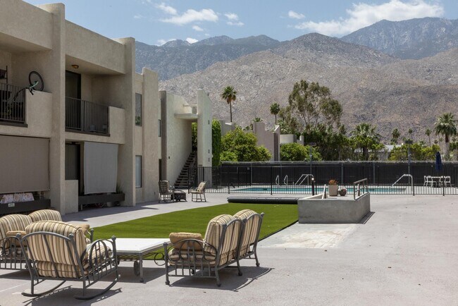 Building Photo - 1400 E Palm Canyon Dr