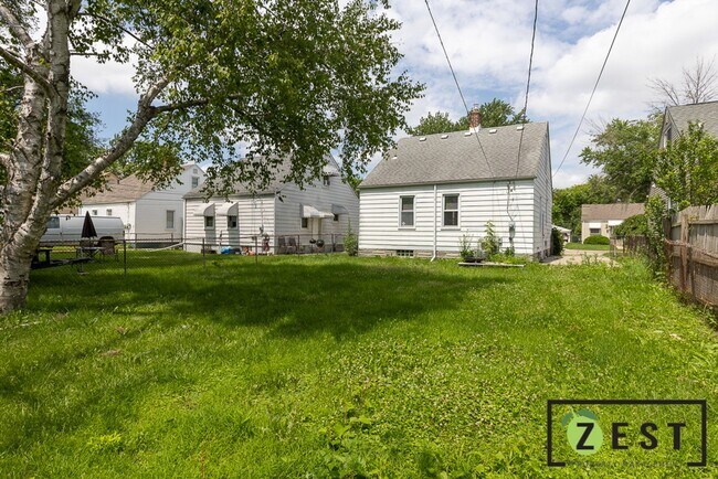 Building Photo - 19366 Woodside St