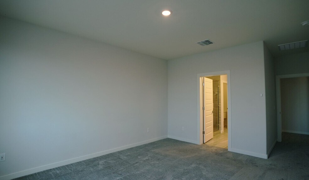 Building Photo - 13942 E Silver Pne Trl