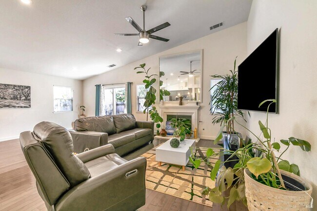 Building Photo - 3257 Vista Del Lago Way