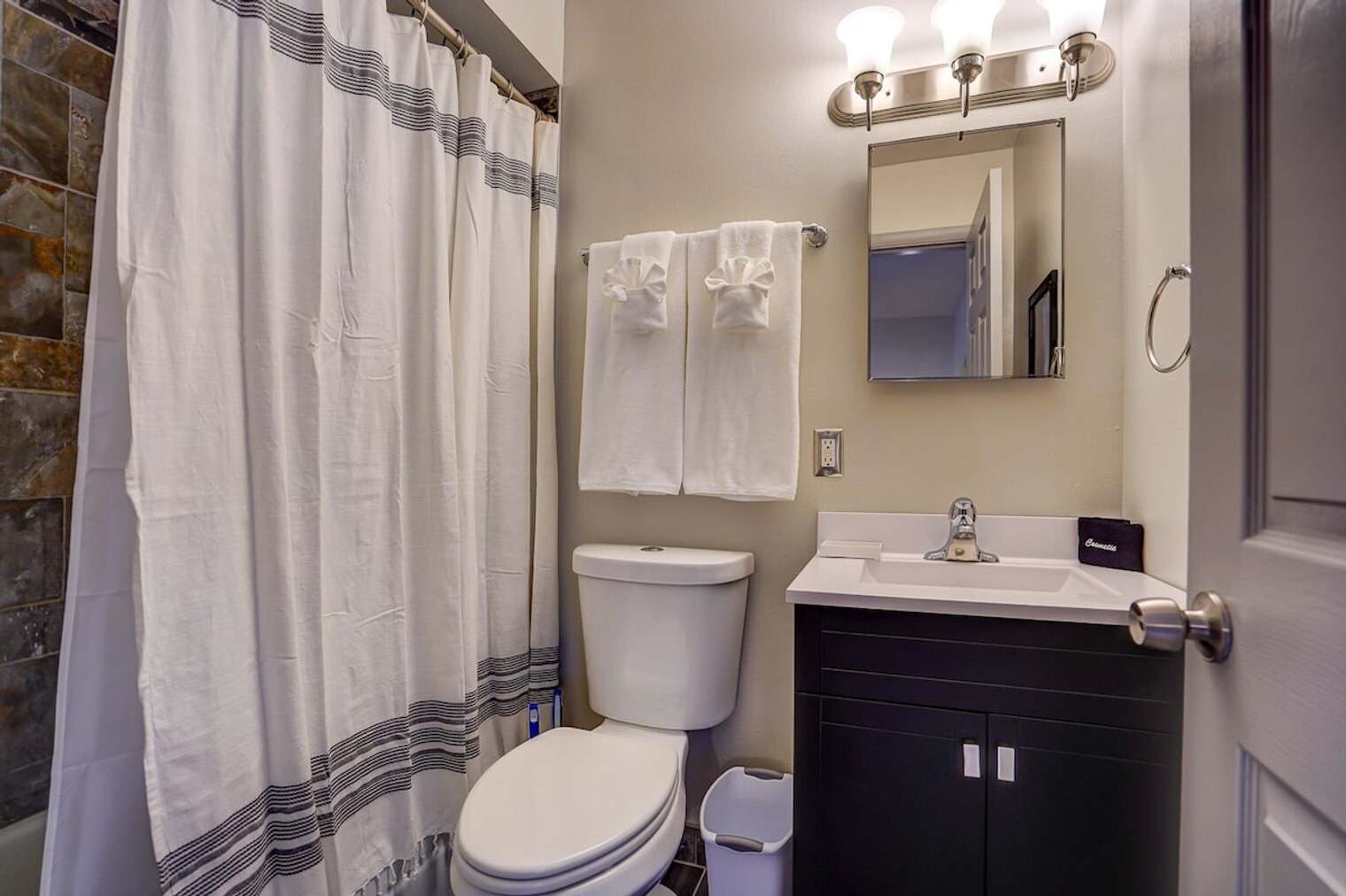 Building Photo - 407 S 94th Pl