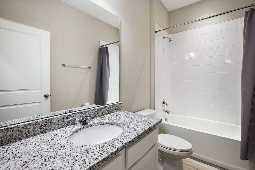 Building Photo - 615 Avila Pl
