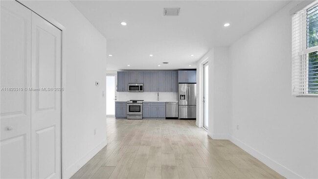 Building Photo - 3823 Thomas Ave
