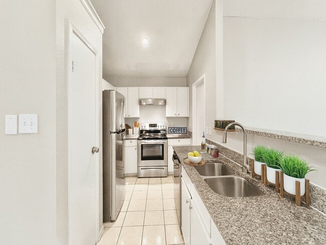 Building Photo - Charming 3-Bed, 2-Bath Home in Lewisville with Open Floor Plan & Fireplace