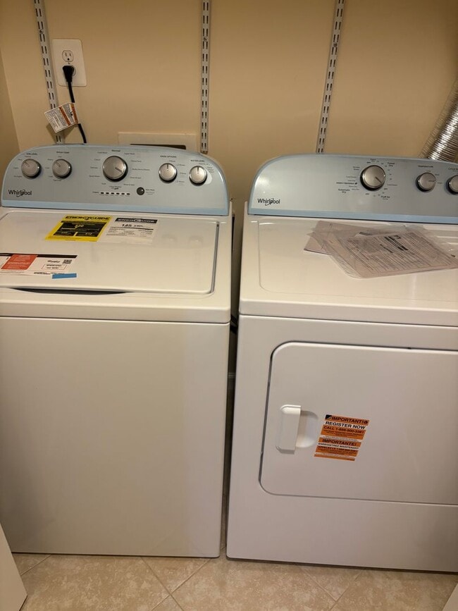 Building Photo - Beautifully updated 3BR/2.5BA townhome in Dale City!