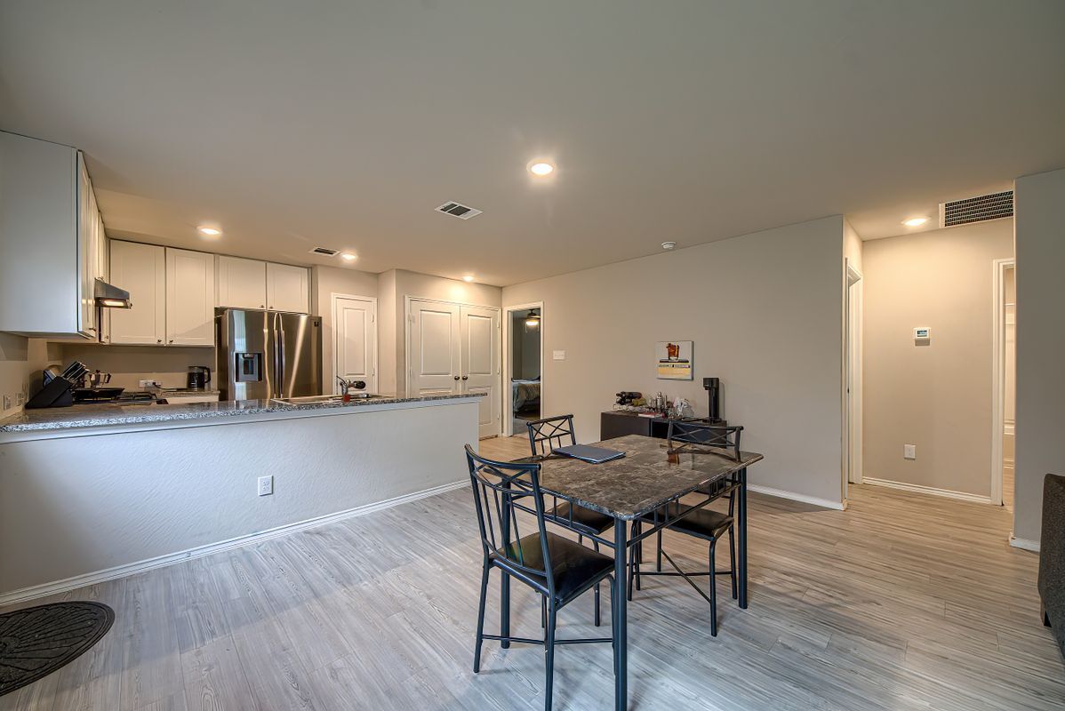 Building Photo - 14014 Homestead