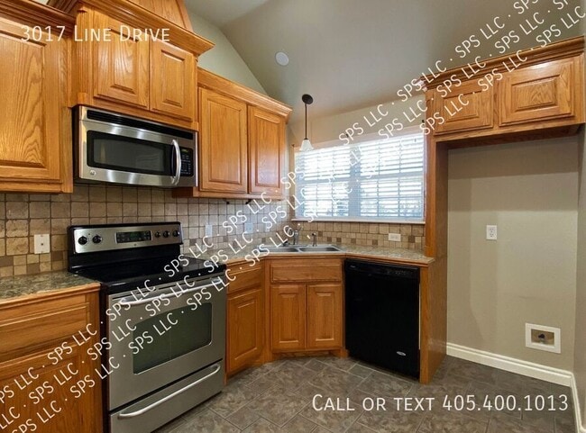 Building Photo - 3017 Line Dr