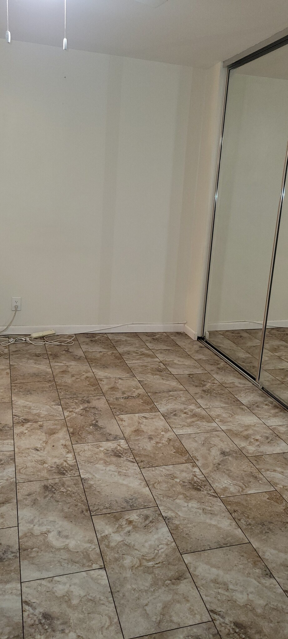 without furniture - 17446 Ludlow St