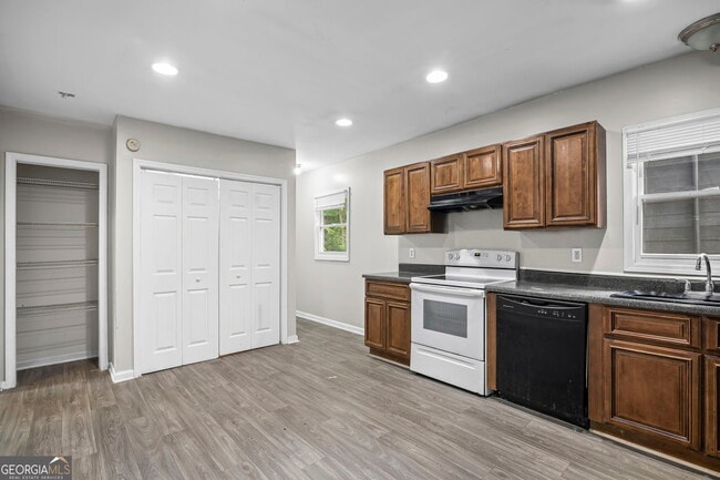 Building Photo - 1005 Westmoor Dr NW