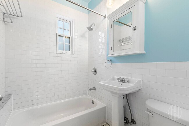 Building Photo - 177 W 4th St