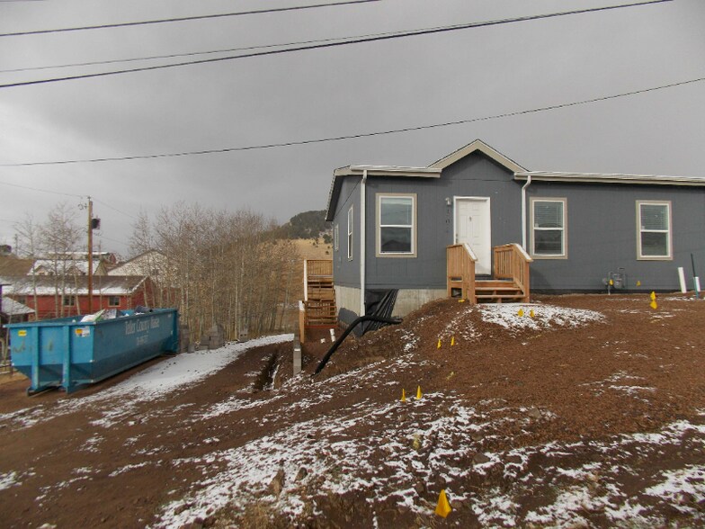 Building Photo - 302 W El Paso Ave