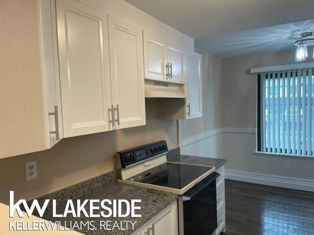 Building Photo - 16884 Kingsbrooke Dr