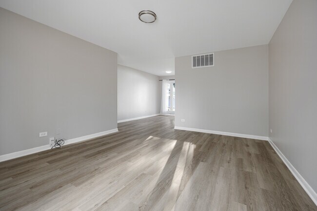Building Photo - 1031 Maple Ln