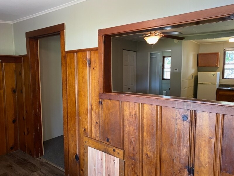 Building Photo - 8036 Lake Shore Dr