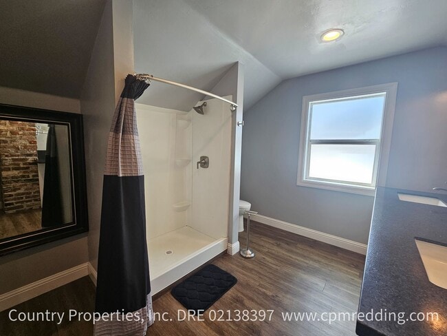 Building Photo - Available Now! Downtown 3-Bedroom with Old World Charm and Modern Amenities!