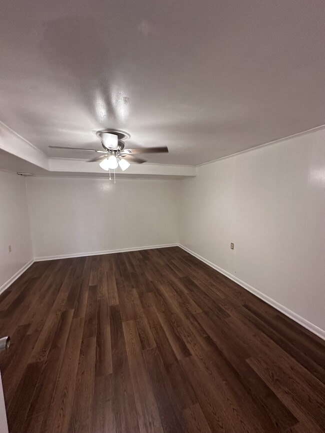 Building Photo - 638 Oakland Dr